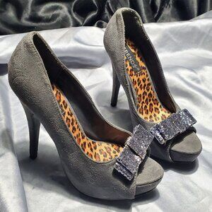 NEW TRENDS UP gray suede platform stiletto open toe heels  silver glitter bows